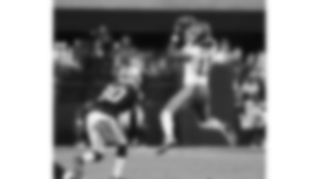 Kansas City Chiefs wide receiver Jalen Royals (11) catches the ball during a week 18 NFL football game against the Las Vegas Raiders, Sunday, January 4, 2026 in Las Vegas, NV.