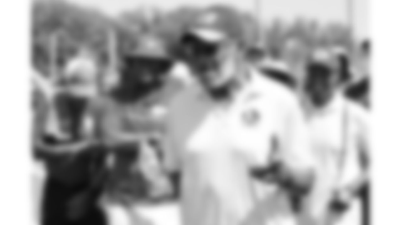 Former Chiefs player Bobby Bell from the Kansas City Ambassadors and Legends group speaks to players after day 6 of training camp practice on Monday, July 28, 2025.