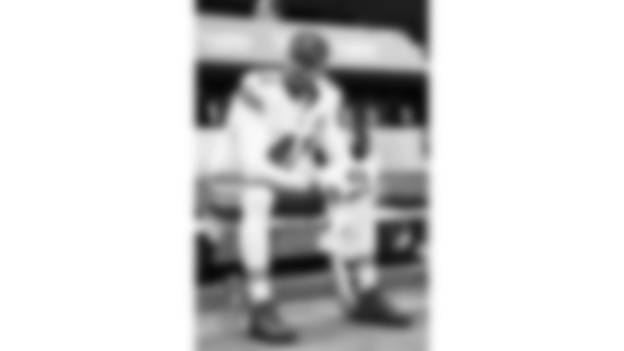 Kansas City Chiefs long snapper James Winchester (41) sits on the bench prior to a week 18 game against the Las Vegas Raiders on Sunday, January 3, 2026.