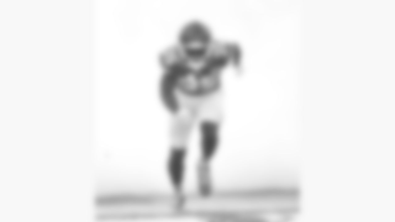 Kansas City Chiefs cornerback Jaylen Watson (35) runs out during introductions prior to a week 12 NFL football game against the Indianapolis Colts, Sunday, November 23, 2025 in Kansas City, MO.