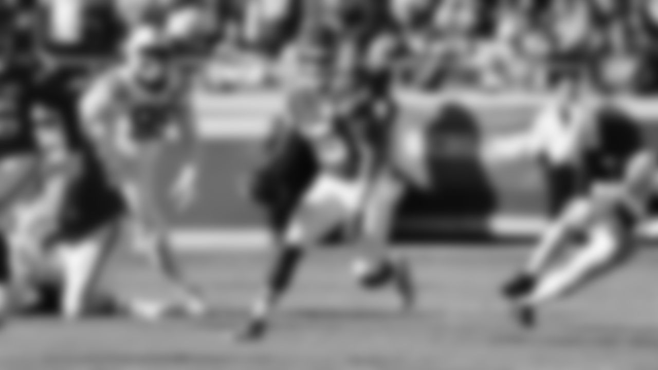 Kansas City Chiefs quarterback Patrick Mahomes (15) runs the ball during a week 12 NFL Football game against the Indianapolis Colts on Sunday, November 23, 2025 in Kansas City, MO