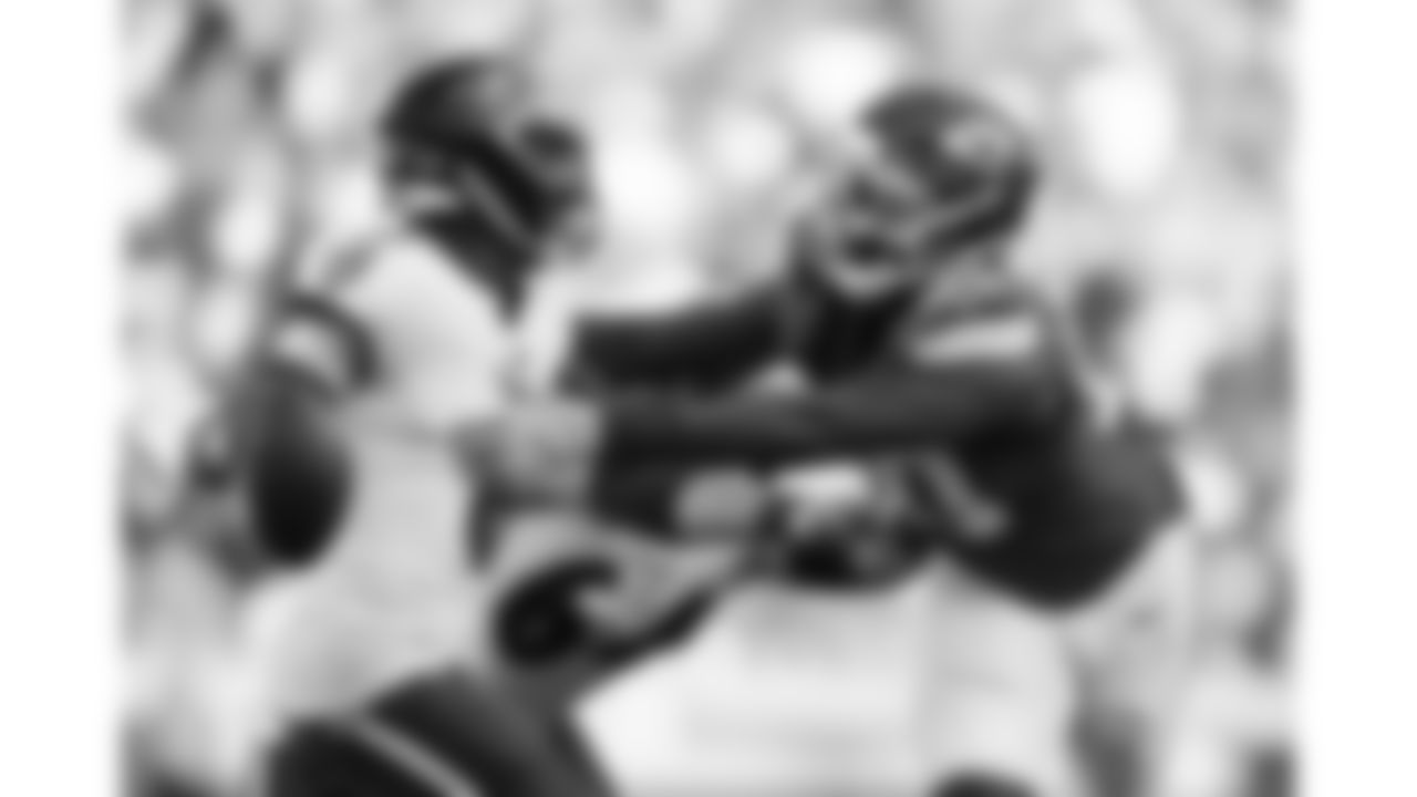 Kansas City Chiefs defensive end Charles Omenihu (90) rushes Baltimore Ravens quarterback Lamar Jackson (8) during the week 4 NFL football game, Sunday, September 28, 2025 in Kansas City, MO.