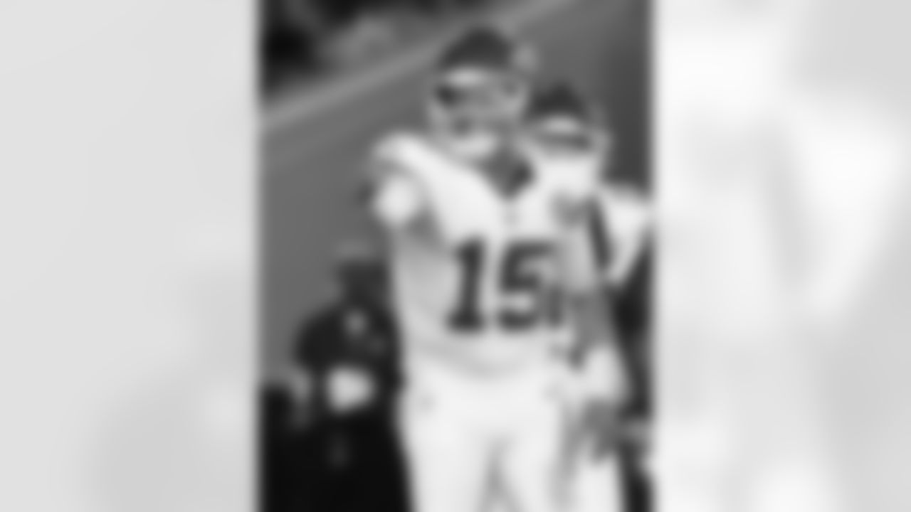 Kansas City Chiefs quarterback Patrick Mahomes (15) signals during a week 5 NFL football game against the Jacksonville Jaguars, Monday, October 6, 2025, in Jacksonville, FL.