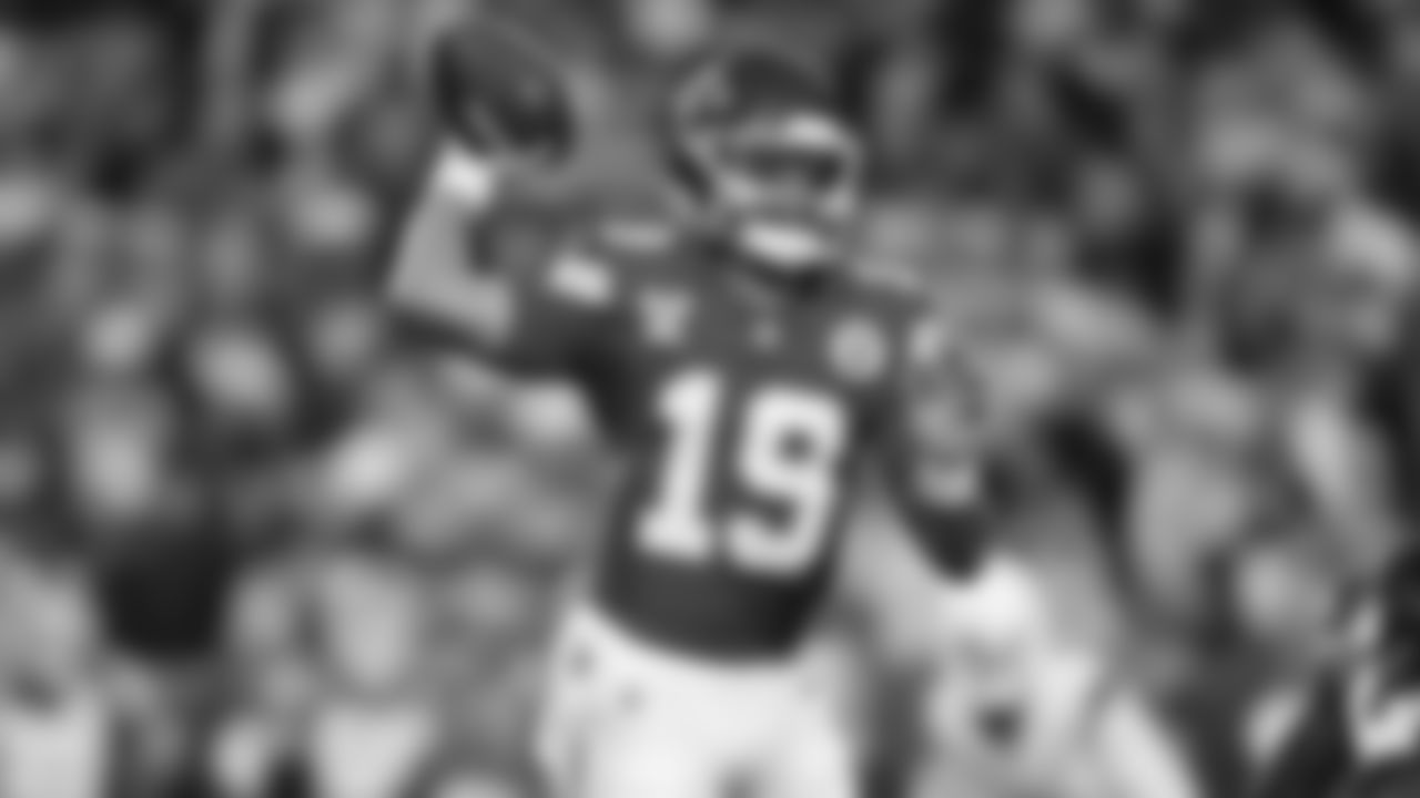 Kansas City Chiefs quarterback Chris Oladokun (19) passes the ball during an NFL week 17 matchup against the Denver Broncos, Thursday, December 25, 2025.