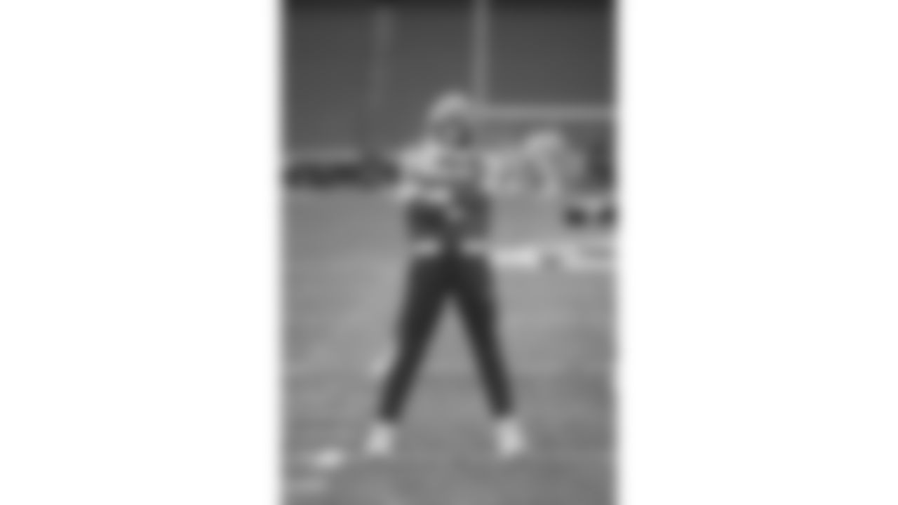 Kansas City Chiefs Cheerleaders practice on the field prior to a week 15 NFL Football game against the Los Angeles Chargers on Sunday, December 14, 2025 in Kansas City, MO.