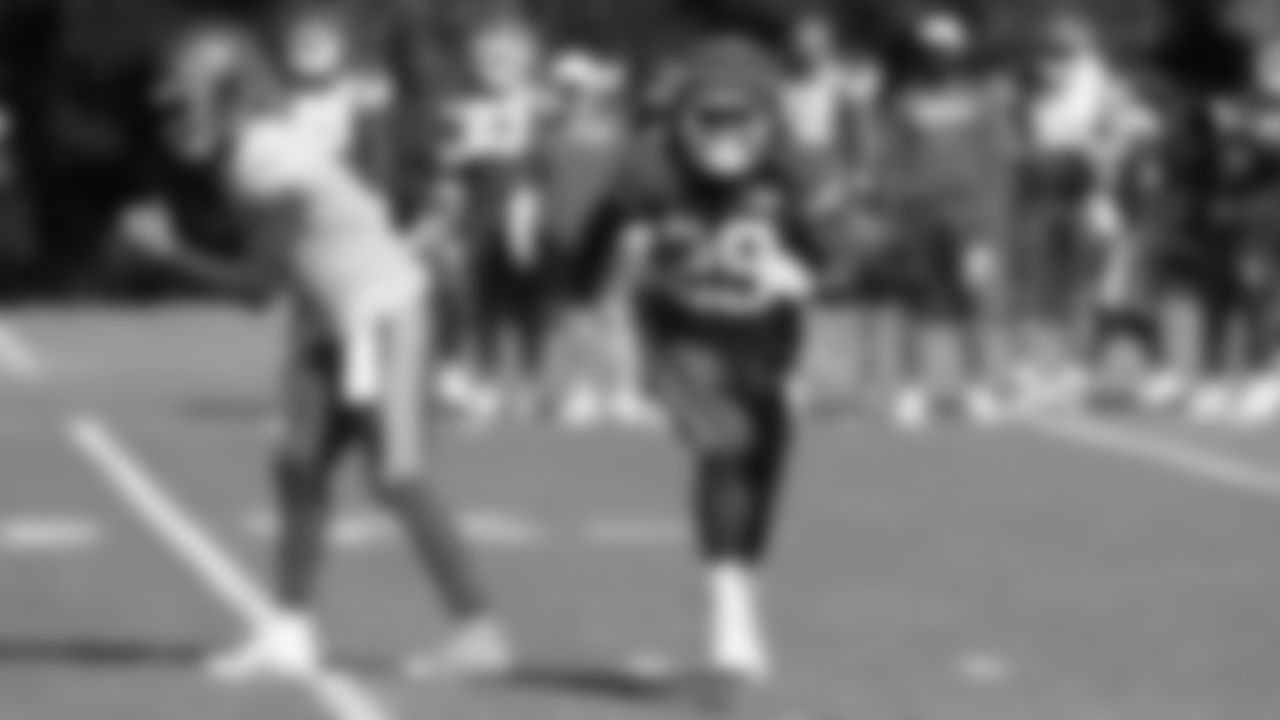 Kansas City Chiefs running back Kareem Hunt (29) in motion during day 5 of training camp on Sunday July 27, 2025
