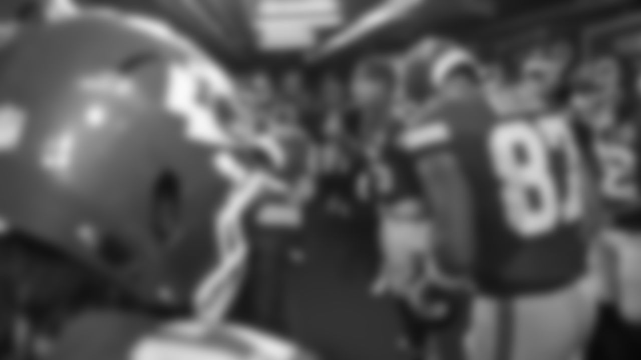 Kansas City Chiefs quarterback Patrick Mahomes (15) talks with the team in the tunnel prior to a week 7 NFL Football game against the Las Vegas Raiders on Sunday, October 19, 2025 in Kansas City, MO.
