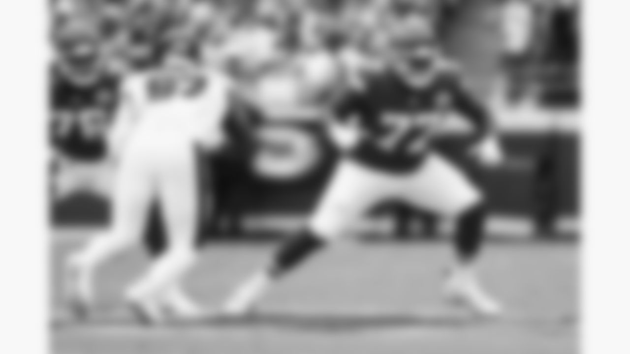 Kansas City Chiefs offensive lineman Jaylon Moore (77) in action during the week 2 NFL football game against the Philadelphia Eagles, Sunday, September 14, 2025 in Kansas City, MO.