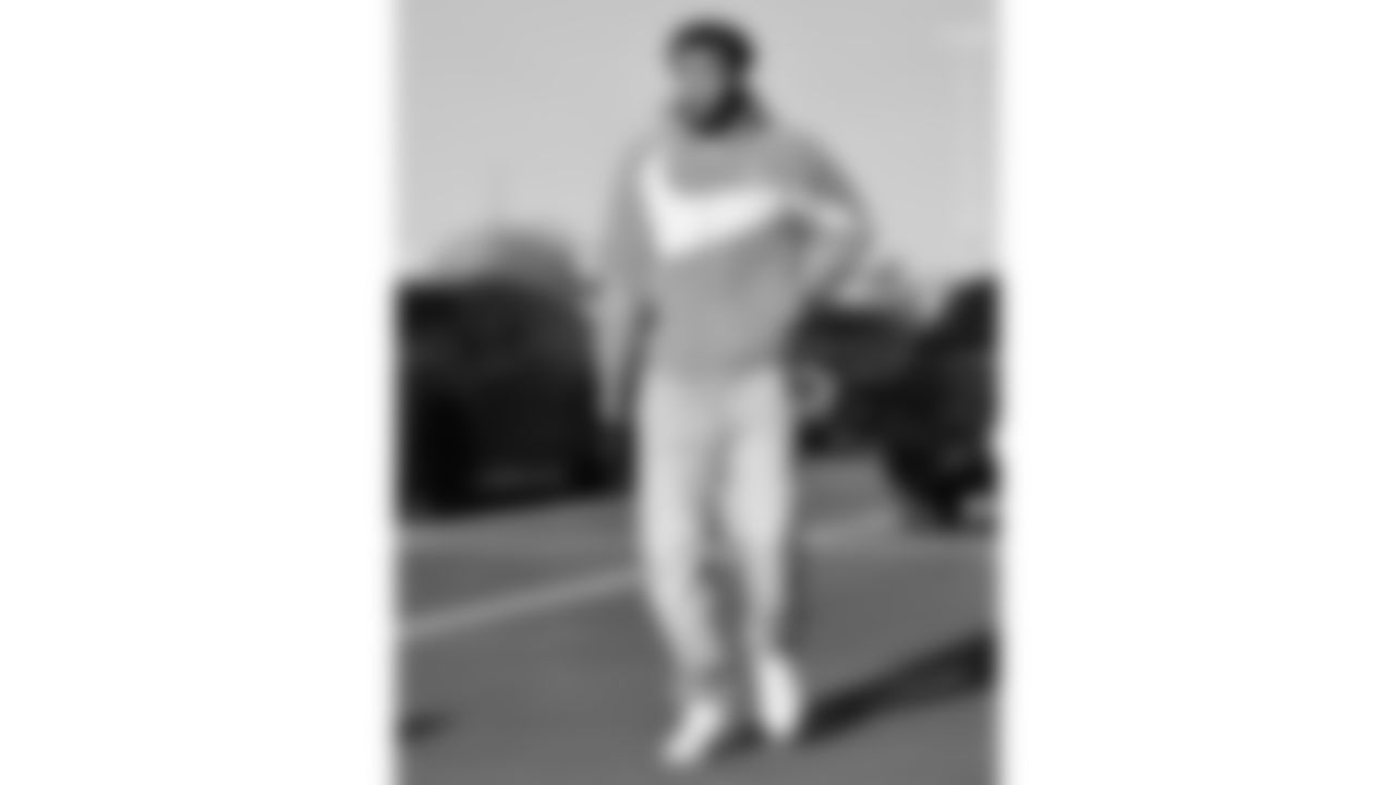 Kansas City Chiefs defensive back Jaden Hicks (21) arrives prior to an NFL week 15 matchup against the Los Angeles Chargers, Sunday December 14, 2025.