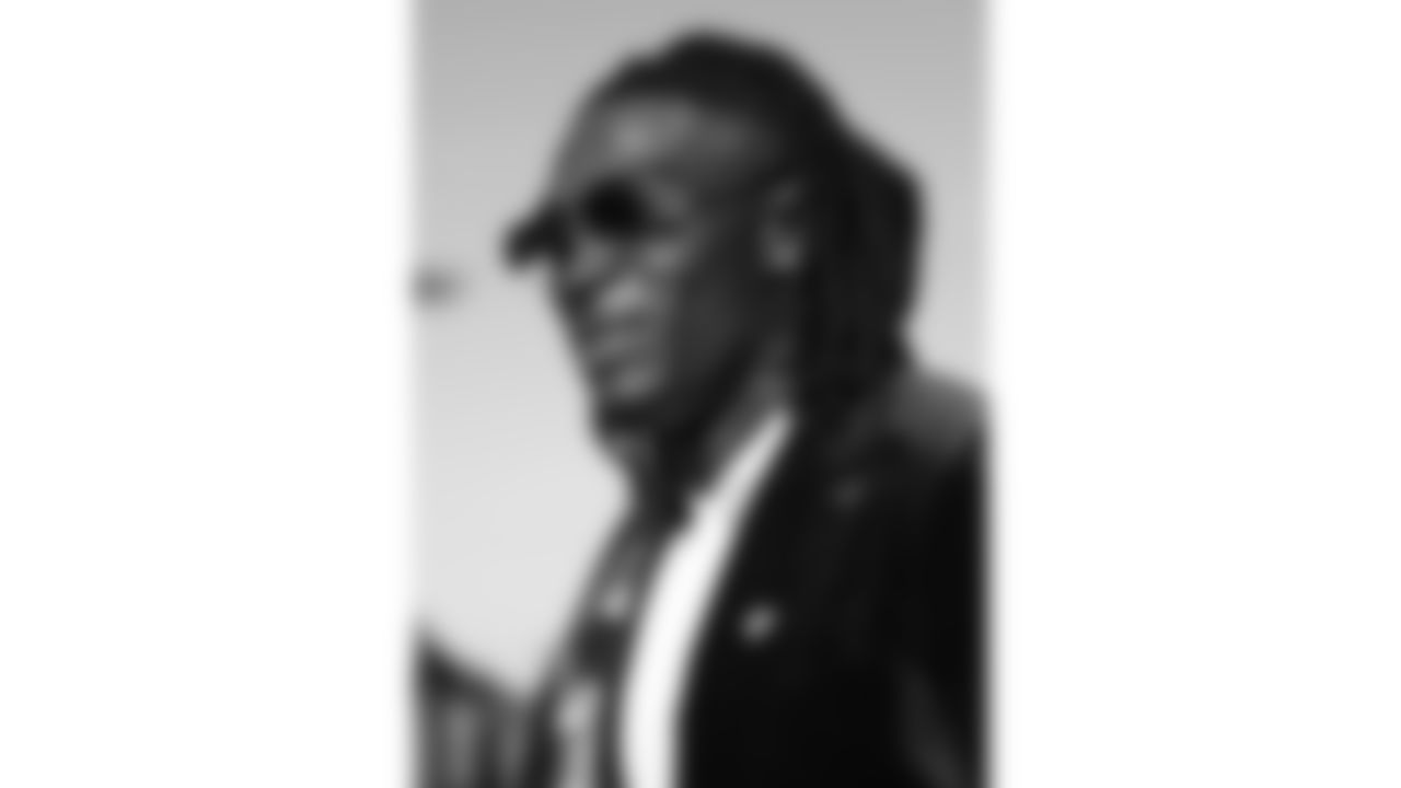 Kansas City Chiefs wide receiver Rashee Rice (4) travels for a week 11 matchup with the Denver Broncos Saturday November 15, 2025.