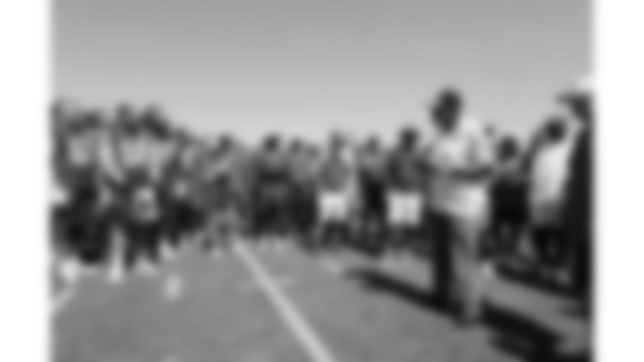 Former Chiefs player Bobby Bell from the Kansas City Ambassadors and Legends group speaks to players after day 6 of training camp practice on Monday, July 28, 2025.