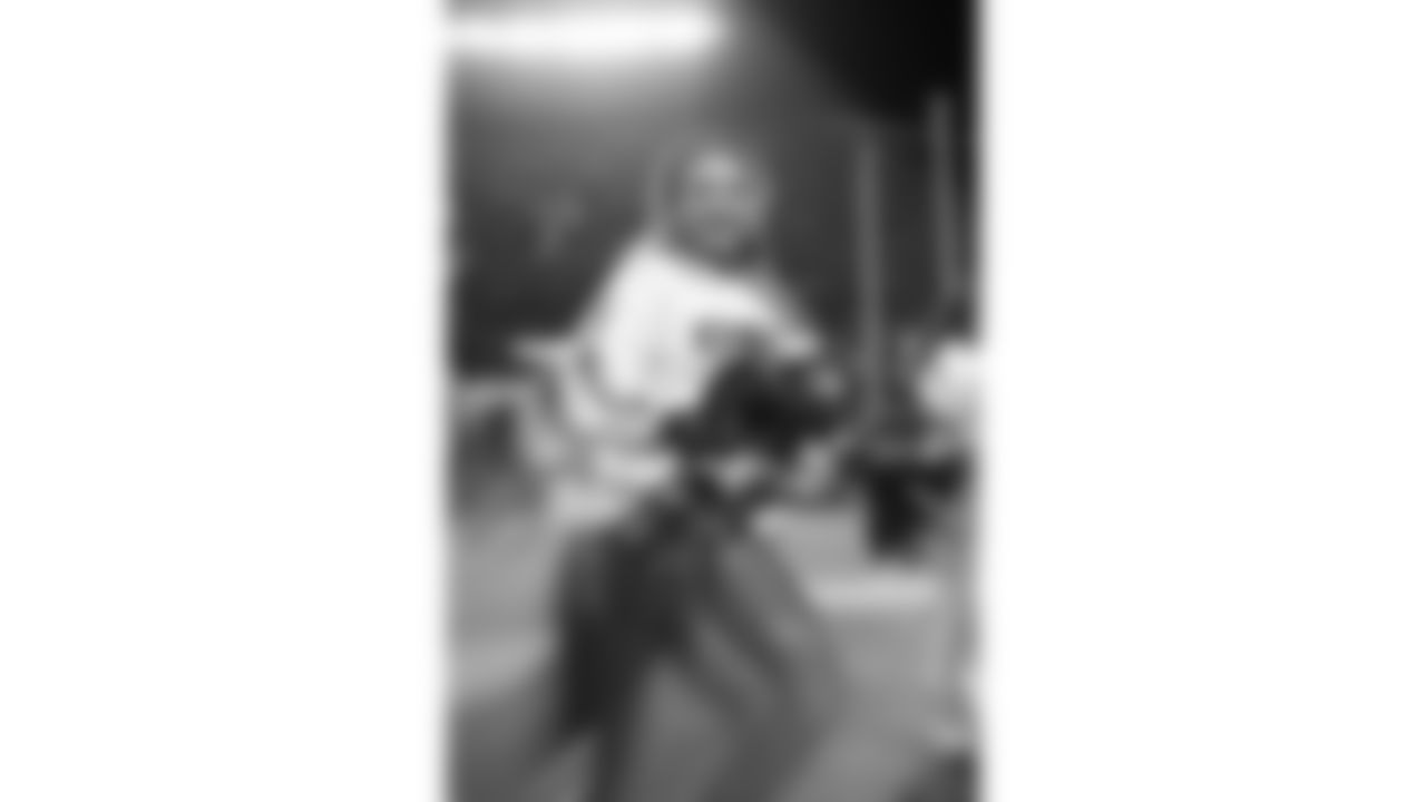 Kansas City Chiefs Cheerleaders during a week 14 NFL Football game against the Houston Texans on Sunday, December 7, 2025 in Kansas City, MO.