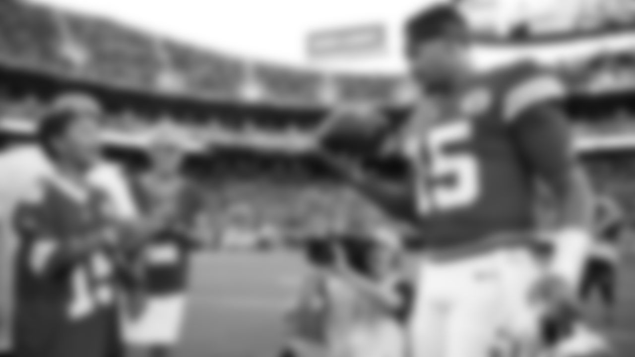 Kansas City Chiefs quarterback Patrick Mahomes (15) interacts with a fan prior to a preseason week 3 NFL football game against the Chicago Bears, Friday, August 22, 2025 in Kansas City, MO.