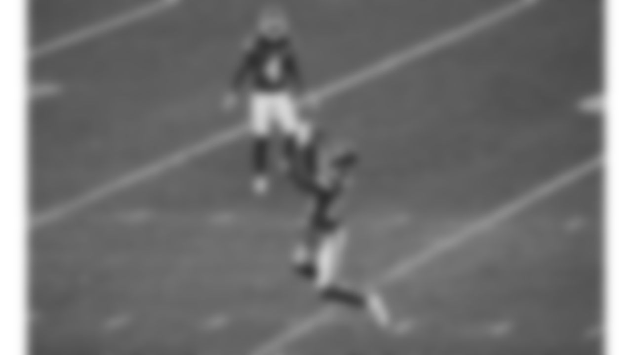 Kansas City Chiefs wide receiver Tyquan Thornton (80) catches the ball during a week 15 NFL football game against the Los Angeles Chargers, Sunday, December 14, 2025 in Kansas City, MO.