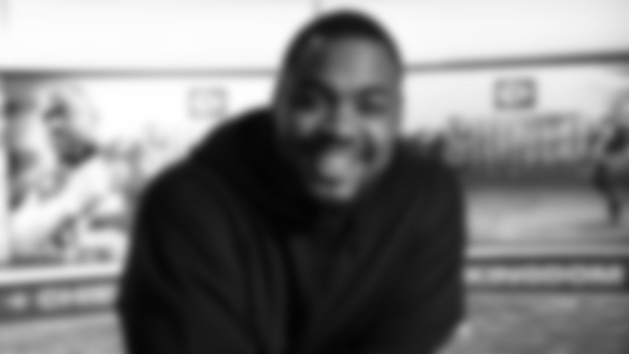 Kansas City Chiefs Defensive Lineman Chris Jones (95) signes a 5 year extension, March 11, 2024, University of Kansas Health system training facility, Kansas City, MO.