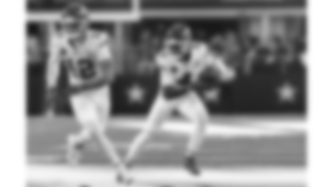 Kansas City Chiefs wide receiver Rashee Rice (4) runs with the ball during a week 13 NFL Football game against the Dallas Cowboys on Thursday, November 27, 2025 in Dallas, Texas.