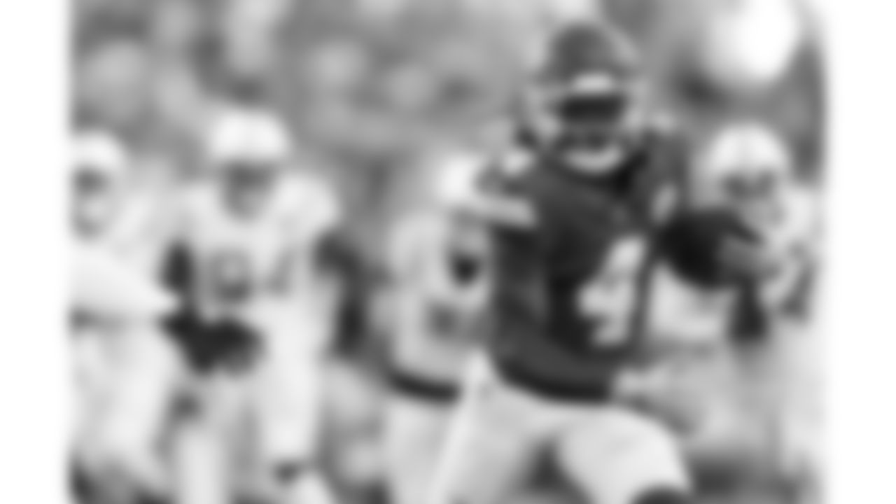 Kansas City Chiefs wide receiver Rashee Rice (4) runs the ball during a week 12 NFL football game against the Indianapolis Colts, Sunday, November 23, 2025 in Kansas City, MO.