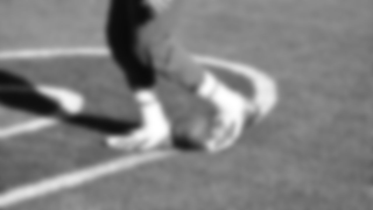 Kansas City Chiefs quarterback Patrick Mahomes (15) warms up prior to a week 11 NFL Football game against the Denver Broncos on Sunday, November 16, 2025 in Denver, Colorado.