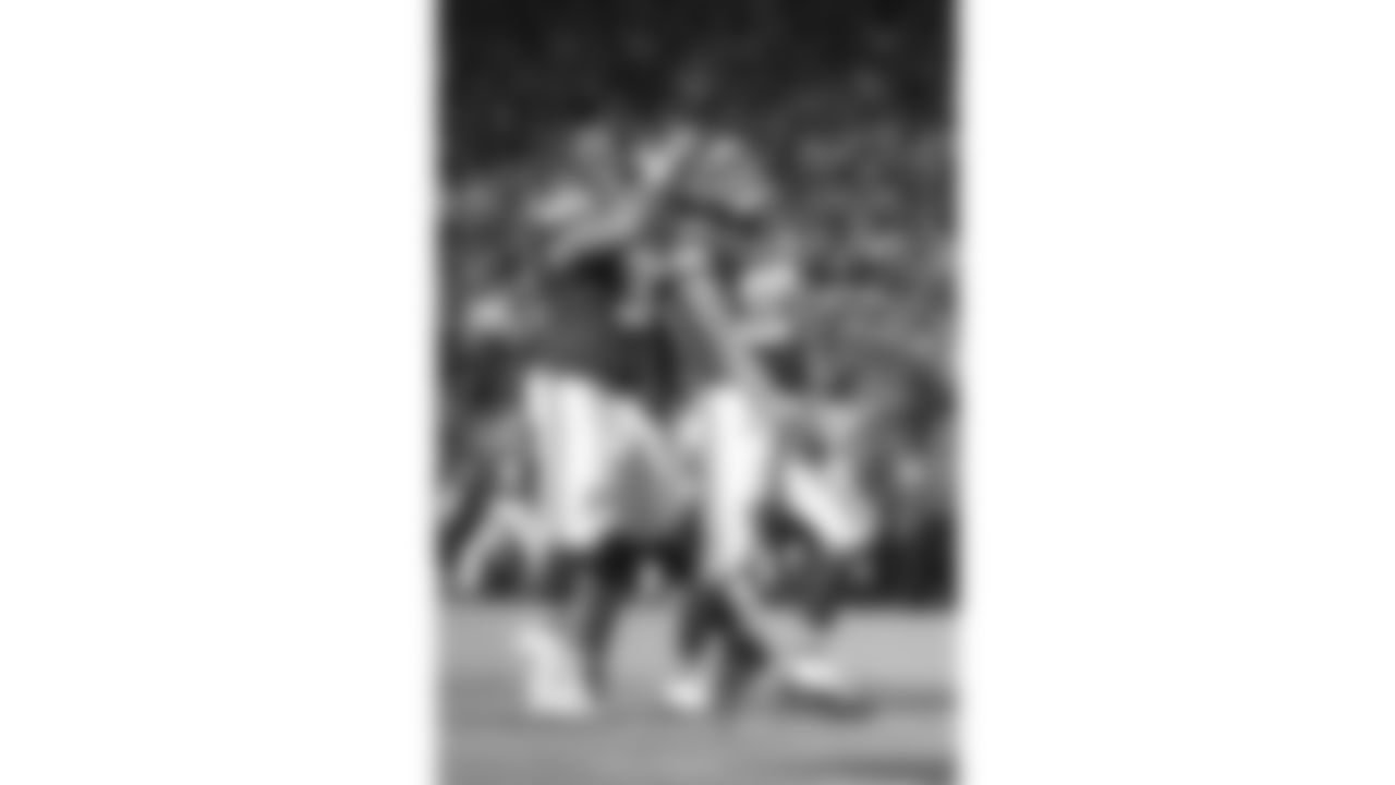 Kansas City Chiefs tight end Travis Kelce (87) celebrates a touchdown during a week 8 NFL Football game against the Washington Commanders on Monday, October 27, 2025 in Kansas City, MO.