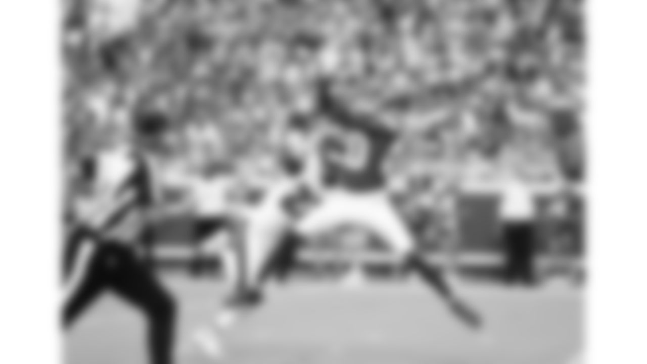 Kansas City Chiefs wide receiver Tyquan Thornton (80) catches the ball for a touchdown during the week 2 NFL football game against the Philadelphia Eagles, Sunday, September 14, 2025 in Kansas City, MO.