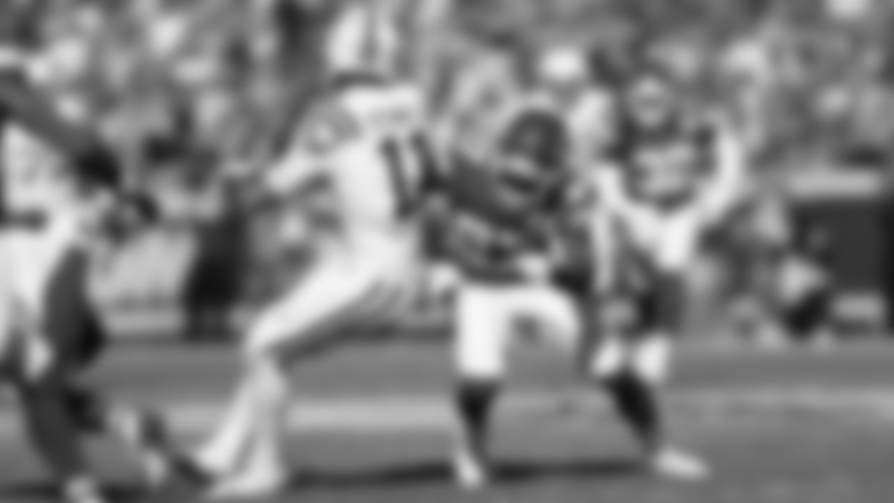 Kansas City Chiefs defensive back Chamarri Conner (27) makes a tackle during a week 12 NFL Football game against the Indianapolis Colts on Sunday, November 23, 2025 in Kansas City, MO