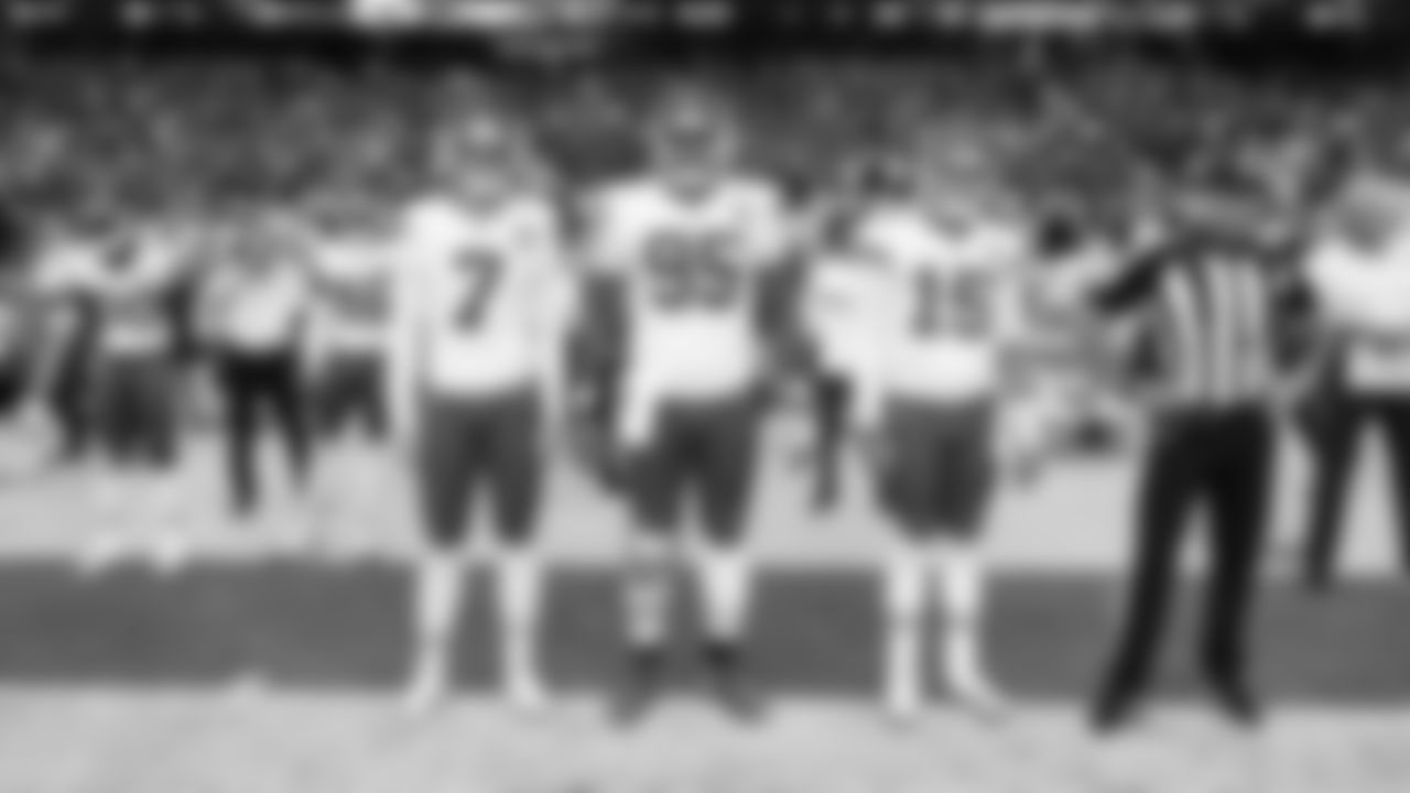 Kansas City Chiefs captains kicker Harrison Butker (7), defensive tackle Chris Jones (95), and quarterback Patrick Mahomes (15) line up prior to a preseason week 1 NFL football game against the Arizona Cardinals, Saturday, August 9, 2025 in Glendale, AZ.