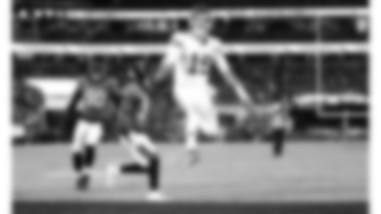 Kansas City Chiefs quarterback Patrick Mahomes (15) leaps into the end zone for a touchdown during the week 5 NFL football game against the Jacksonville Jaguars, Monday, October 6, 2025 in Jacksonville, FL.