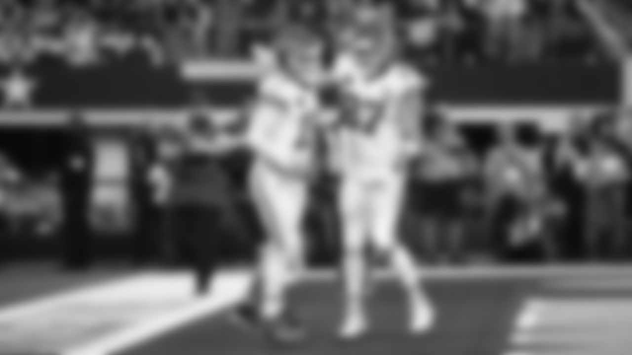 Kansas City Chiefs tight end Travis Kelce (87) and Kansas City Chiefs quarterback Patrick Mahomes (15) celebrate after a touchdown during a week 13 NFL football game against the Dallas Cowboys on Thursday, November 27, 2025 in Arlington, TX.