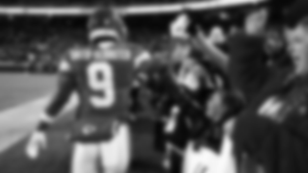 Kansas City Chiefs wide receiver JuJu Smith-Schuster (9) greets the crowd prior to an NFL week 14 matchup against the Houston Texans, Sunday December 7, 2025.