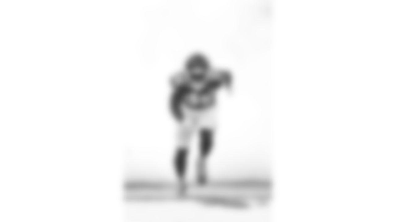 Kansas City Chiefs cornerback Jaylen Watson (35) runs out during introductions prior to a week 12 NFL football game against the Indianapolis Colts, Sunday, November 23, 2025 in Kansas City, MO.