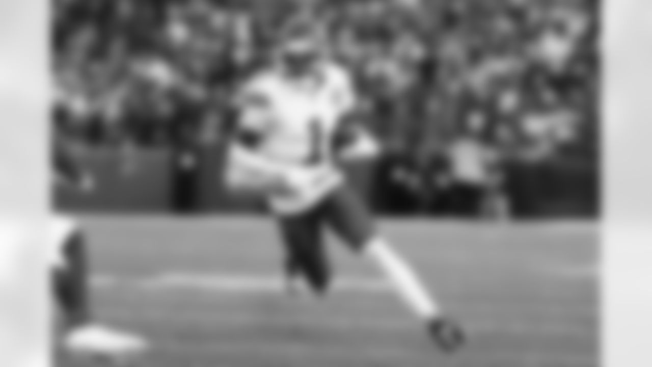 Kansas City Chiefs wide receiver Xavier Worthy (1) runs the ball during a week 9 NFL football game against the Buffalo Bills, Sunday, November 2, 2025 in Buffalo, NY