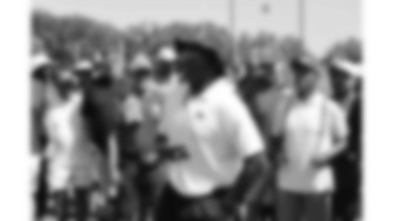 Former Chiefs player Will Shields from the Kansas City Ambassadors and Legends group speaks to players after day 6 of training camp practice on Monday, July 28, 2025.