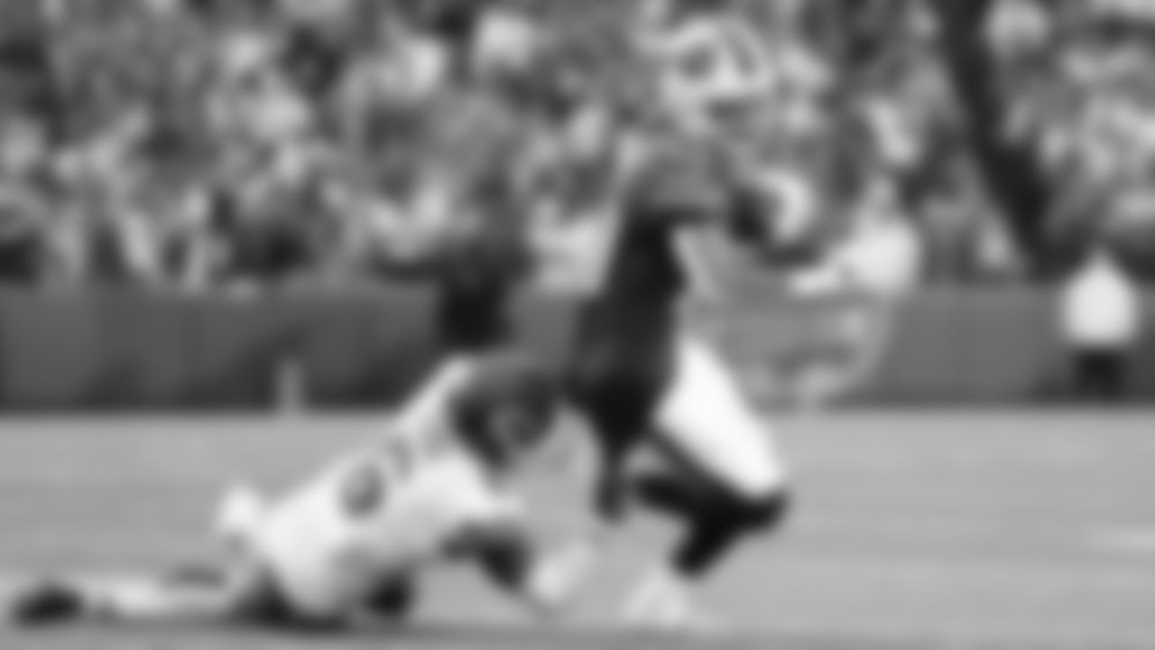 Kansas City Chiefs safety Bryan Cook (6) tackles Buffalo Bills wide receiver Khalil Shakir (10) during a week 9 NFL football game, Sunday, November 2, 2025 in Buffalo, NY.