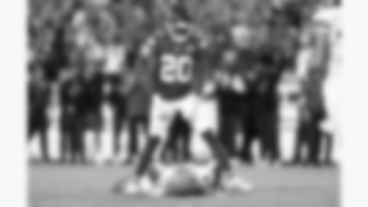 Kansas City Chiefs defensive back Nohl Williams (20) flexes over Detroit Lions wide receiver Amon-Ra St. Brown (14) during the week 6 NFL football game, Sunday, October 12, 2025 in Kansas City, MO.