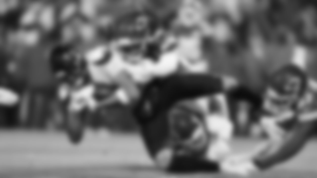 Kansas City Chiefs linebacker Nick Bolton (32) makes a tackle during an NFL week 14 matchup against the Houston Texans, Sunday December 7, 2025.