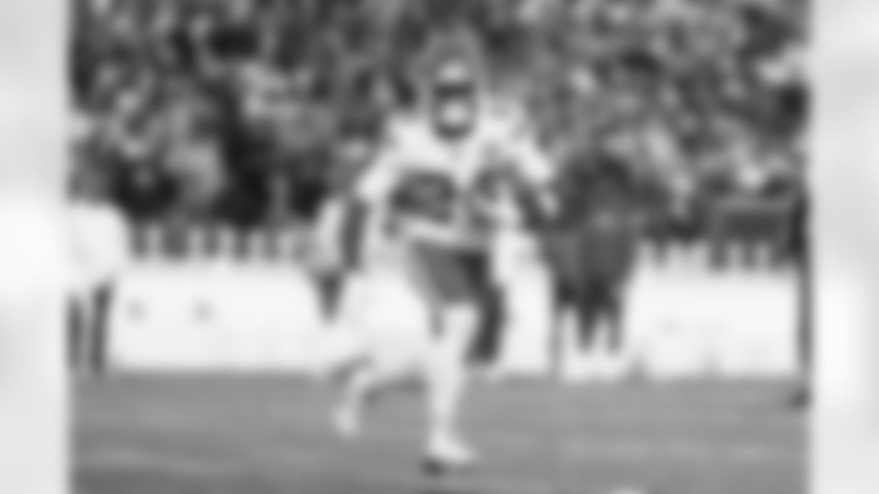 Kansas City Chiefs running back Brashard Smith (24) runs the ball during a week 9 NFL football game against the Buffalo Bills, Sunday, November 2, 2025 in Buffalo, NY