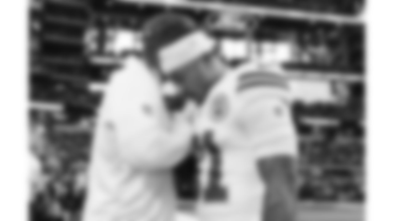 Kansas City Chiefs wide receiver Nikko Remigio (81) prays prior to a week 13 NFL football game against the Dallas Cowboys on Thursday, November 27, 2025 in Arlington, TX.