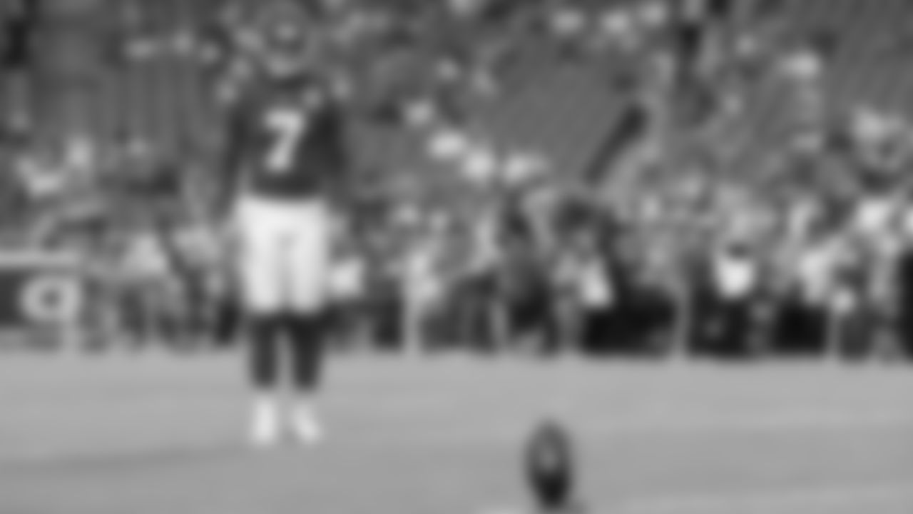 Kansas City Chiefs kicker Harrison Butker (7) warms up prior to a week 6 NFL Football game against the Detroit Lions on Sunday, October 12, 2025 in Kansas City, MO.