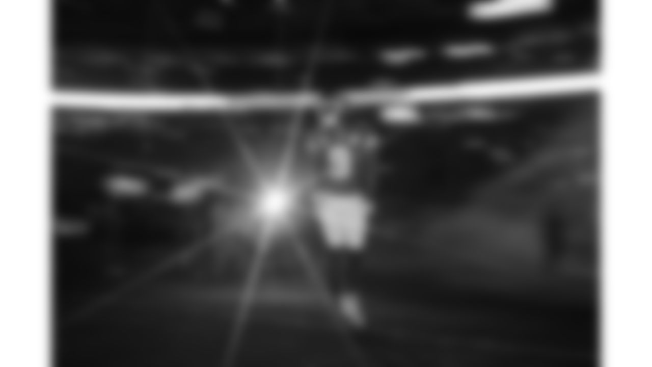 Kansas City Chiefs wide receiver JuJu Smith-Schuster (9) runs out prior to a week 17 NFL football game against the Denver Broncos, Thursday, December 25, 2025 in Kansas City, MO.