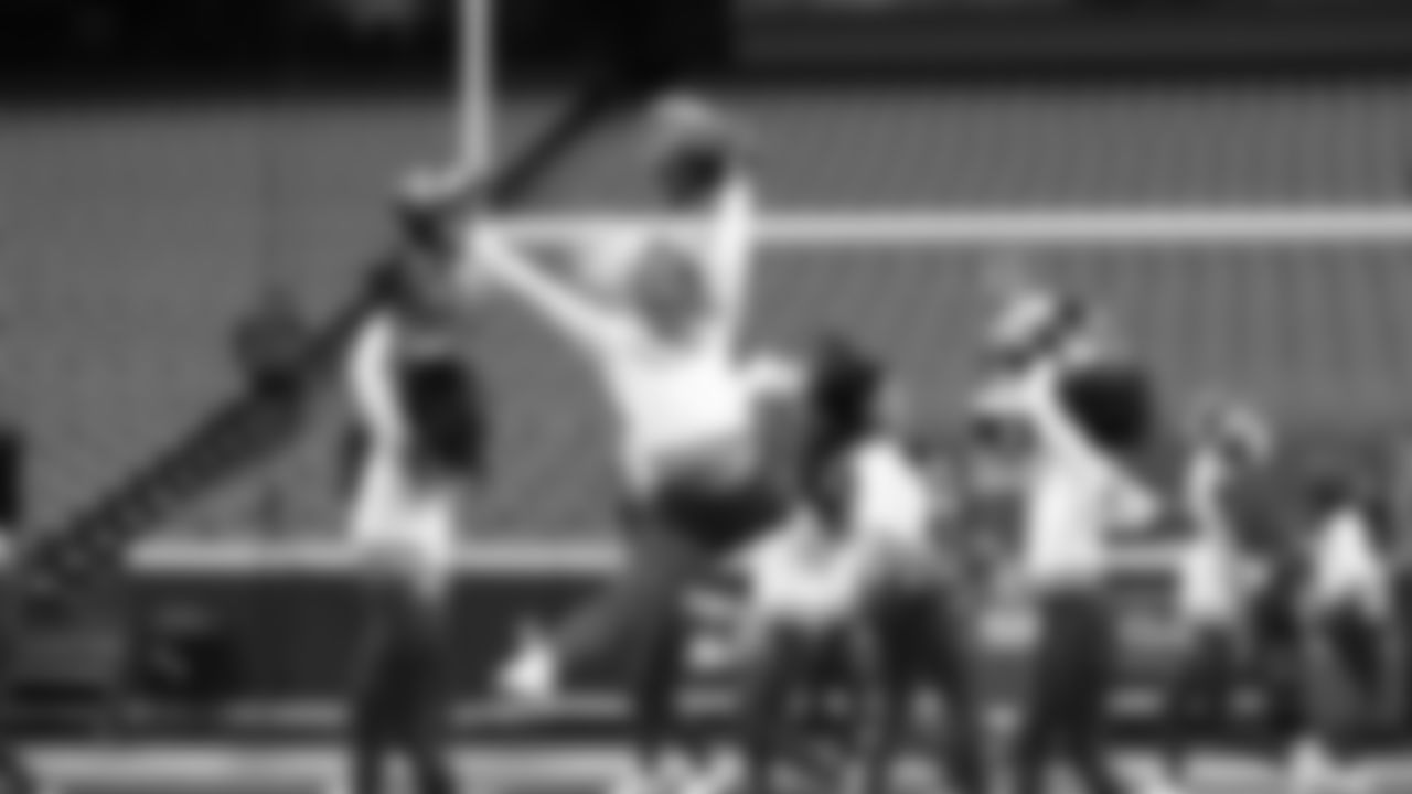 A Kansas City Chiefs Cheerleader before a week 8 NFL football game against the Washington Commanders, Monday, October 27, 2025, in Kansas City, MO.