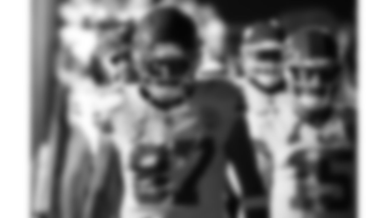 Kansas City Chiefs tight end Travis Kelce (87) leads the team down the tunnel prior to the week 3 NFL football game against the New York Giants, Sunday, September 21, 2025 in East Rutherford, NJ.