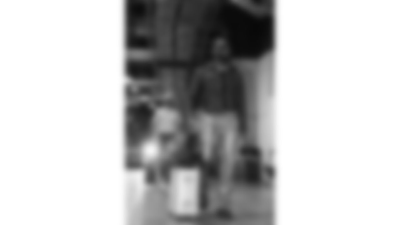 Kansas City Chiefs defensive end Charles Omenihu (90) arrives prior to a week 11 NFL Football game against the Denver Broncos on Sunday, November 16, 2025 in Denver, Colorado.