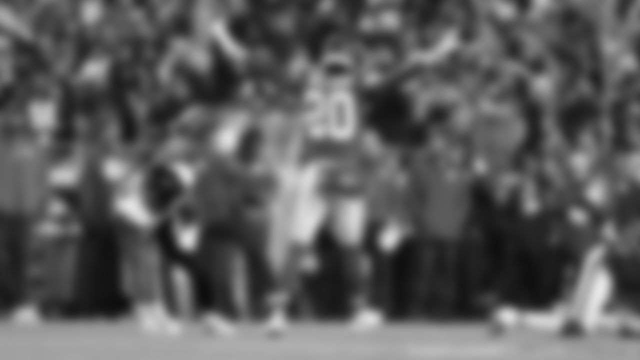 Kansas City Chiefs defensive back Nohl Williams (20) gestures during a week 14 NFL football game against the Houston Texans, Sunday, December 7, 2025 in Kansas City, MO.