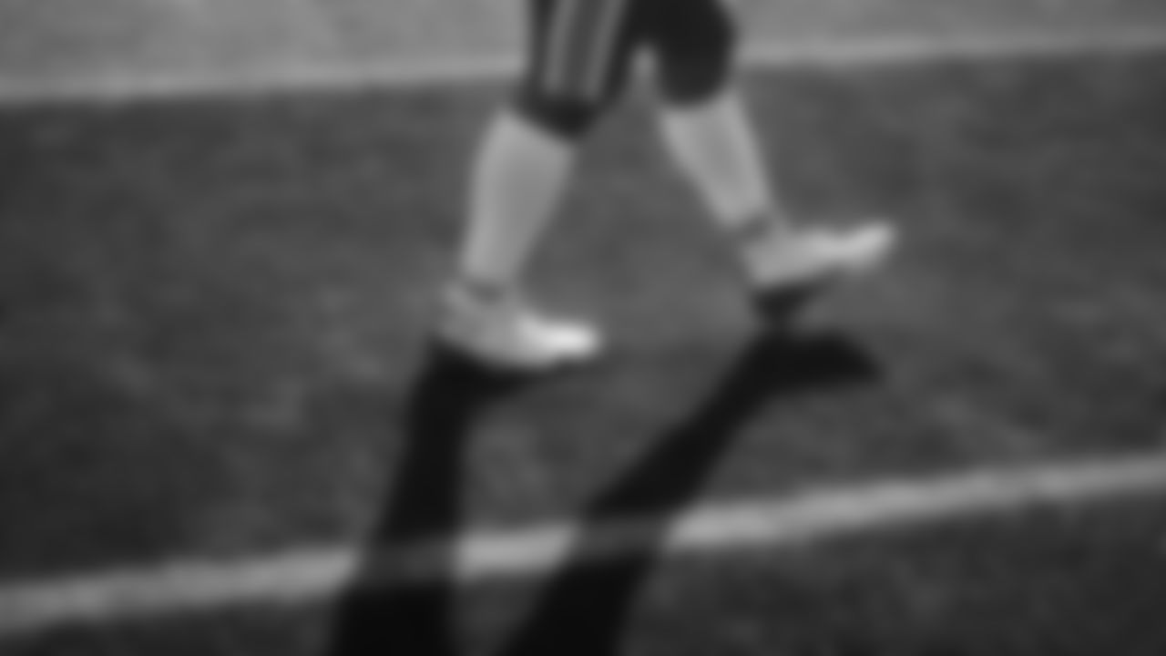 A Kansas City Chiefs player warms up prior to a week 11 NFL Football game against the Denver Broncos on Sunday, November 16, 2025 in Denver, Colorado.