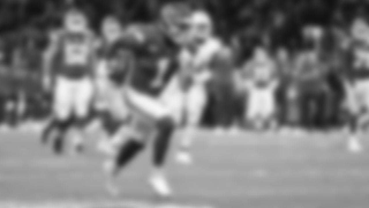Kansas City Chiefs running back Jerick McKinnon (1) during the Week 9 NFL football game against the Miami Dolphins in Frankfurt, Germany on November 5, 2023.