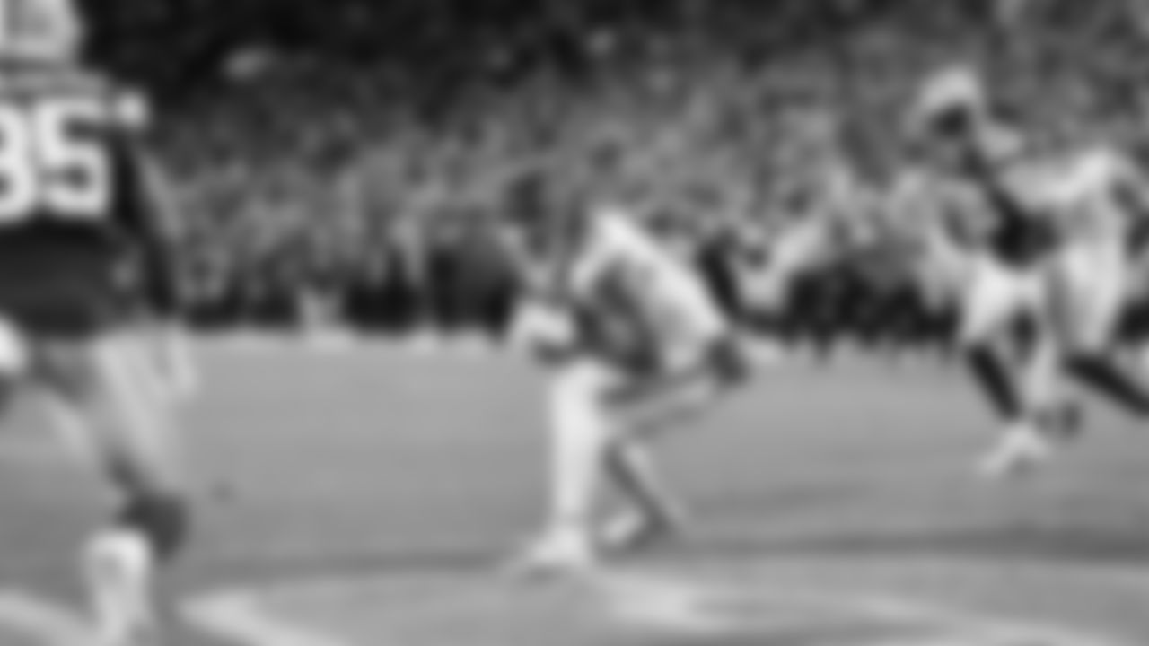 Kansas City Chiefs tight end Noah Gray (83) scores a touchdown during the regular season Week 13 NFL Football Game at Lambeau Field in Green Bay, WI on Sunday, December 3, 2023.
