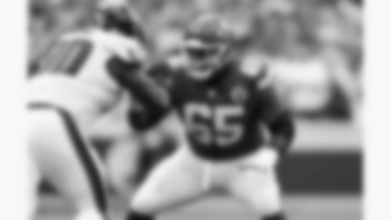 Kansas City Chiefs offensive lineman Trey Smith (65) blocks Philadelphia Eagles defensive tackle Jordan Davis (90) during the week 2 NFL football game, Sunday, September 14, 2025 in Kansas City, MO.