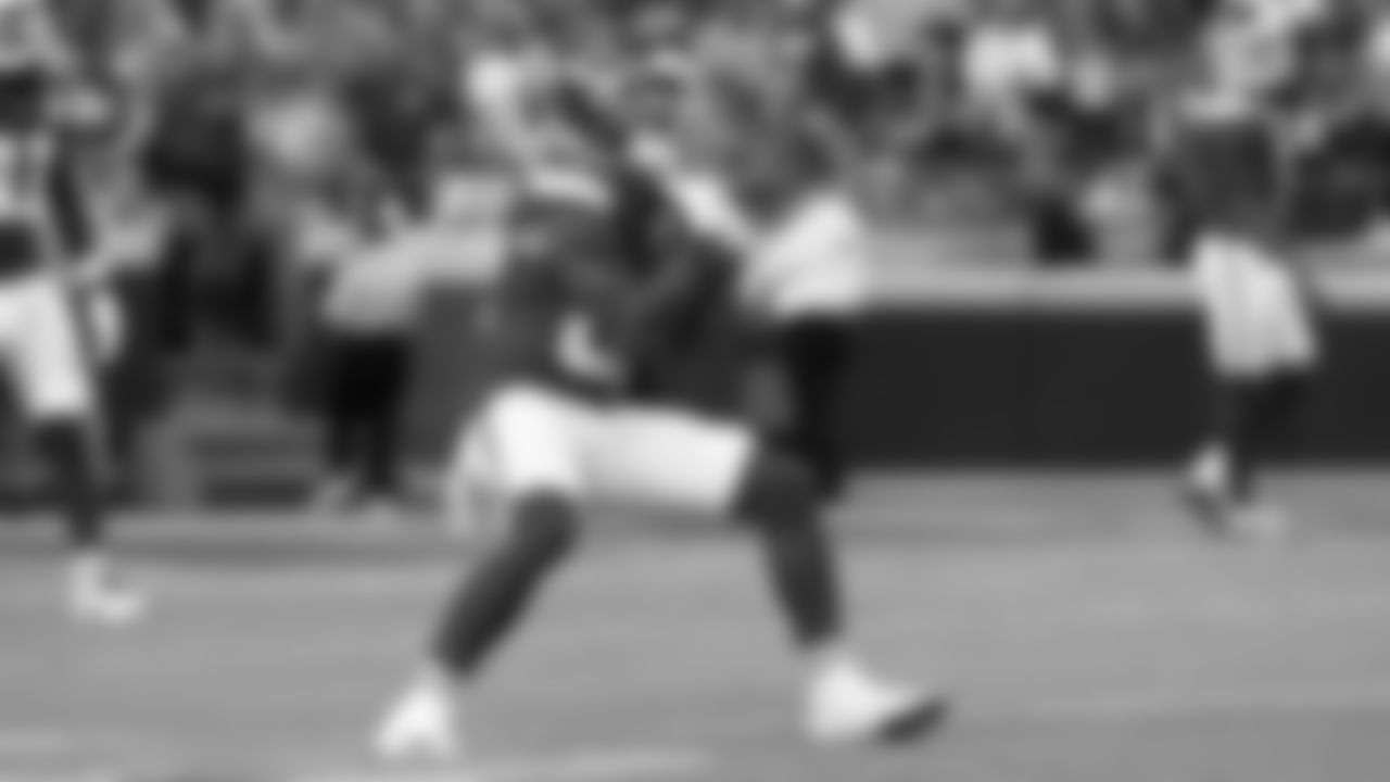 Kansas City Chiefs wide receiver Nikko Remigio (81) warms up prior to a week 6 NFL Football game against the Detroit Lions on Sunday, October 12, 2025 in Kansas City, MO.