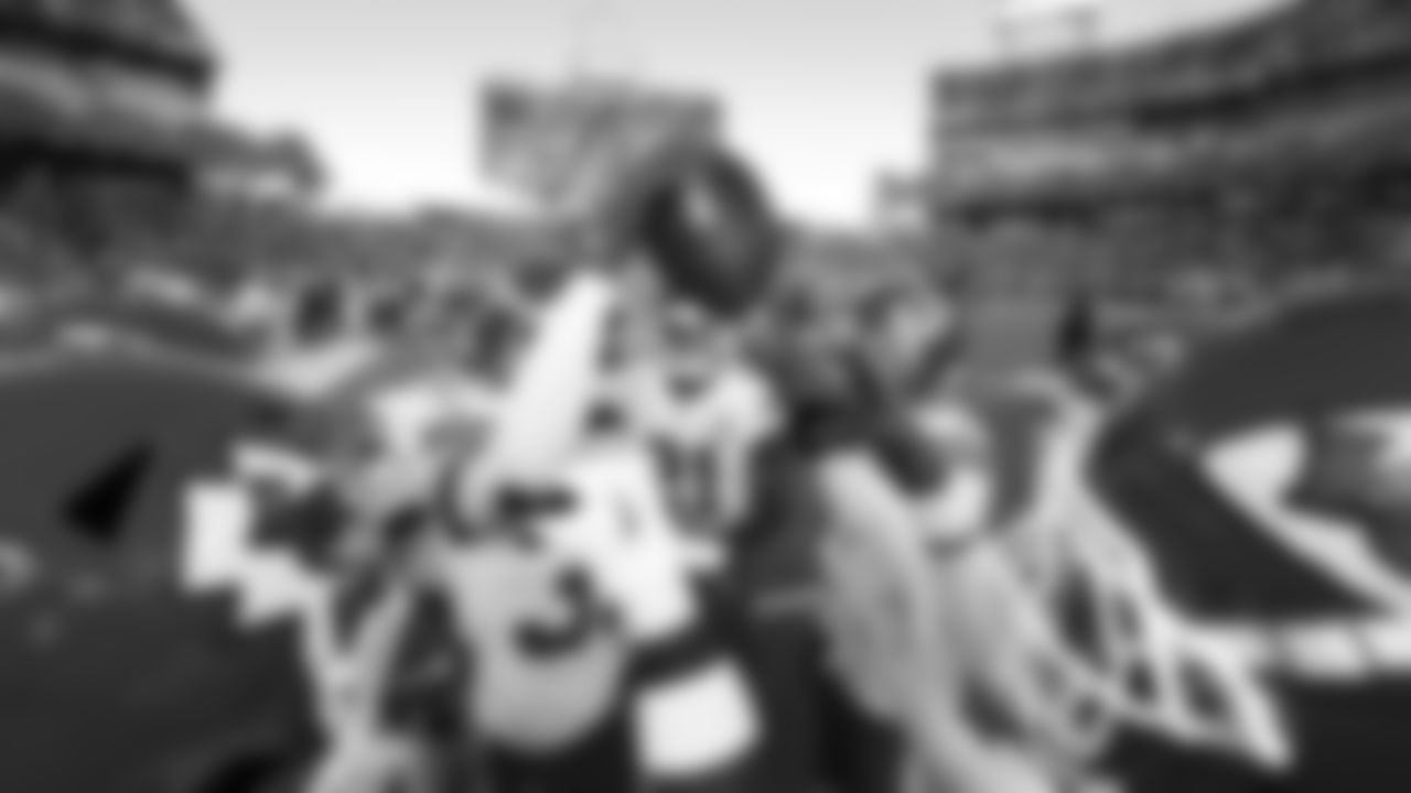 Kansas City Chiefs cornerback Jaylen Watson (35) in the huddle prior to a week 16 NFL Football game against the Tennessee Titans on Sunday, December 21, 2025 in Nashville, Tennessee.