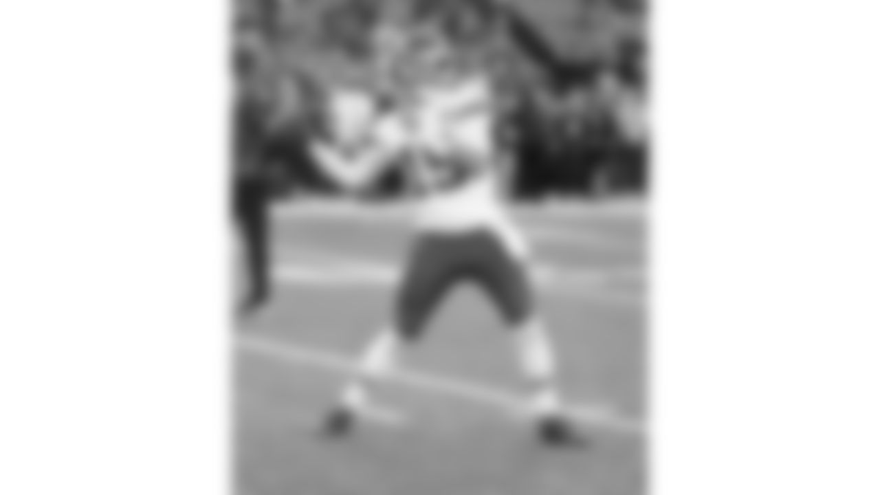 Kansas City Chiefs quarterback Patrick Mahomes (15) warms up prior to a week 9 NFL football game against the Buffalo Bills, Sunday, November 2, 2025 in Buffalo, NY